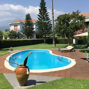 Con Piscina Esclusiva Vista Etna Ferienhaus